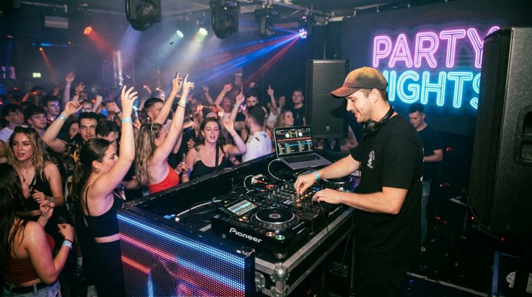 Muzyka, która łączy pokolenia – dlaczego warto wynająć profesjonalnego dj-a na przyjęcie weselne?